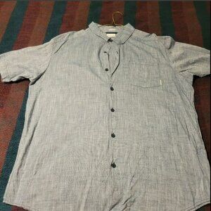 MENS COLUMBIA SHORT SLEEVE BUTTON DOWN SHIRT. MENS SIZE XL.